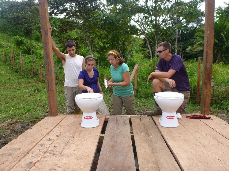 Finishing touches with the marine sealant 