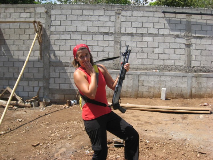 No Sir, I do not know how to use such a scary looking gun.