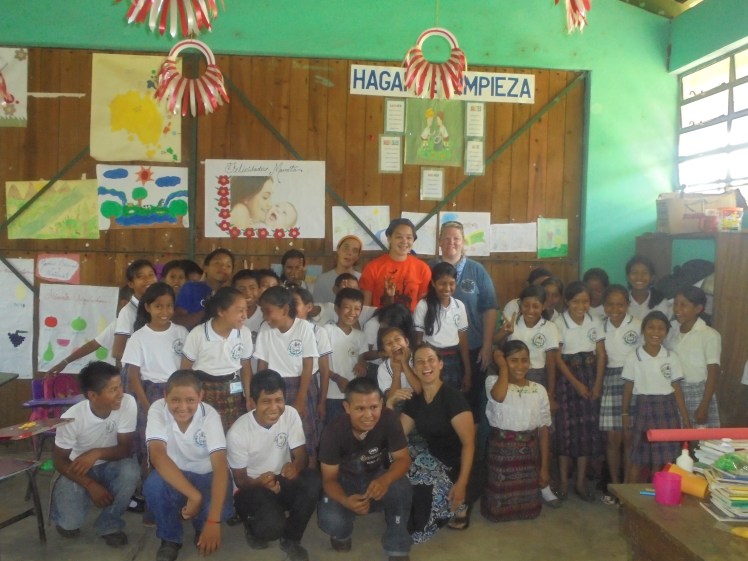 Jen, Gabby, Thersa & Chloe with the school kids they worked with in Coyolate